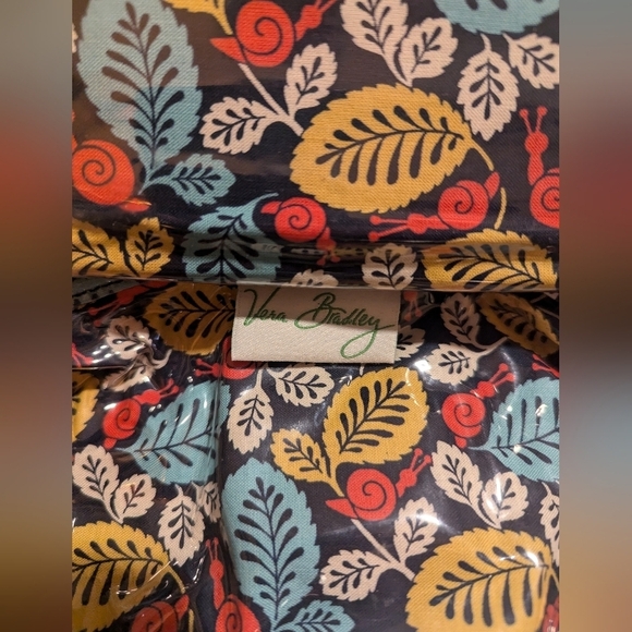 Vera Bradley Cosmetic Bag With Kiss Lock - Pattern Is Happy Snails - Picture 7 of 8